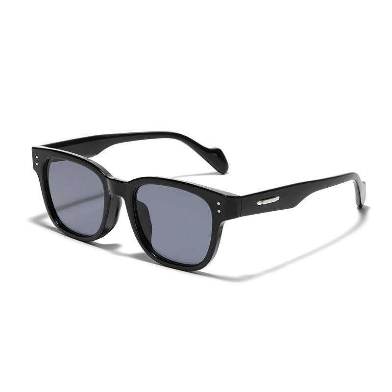 Dame kvadratisk solbrille med komfortabel passform og stilfullt design Skanto