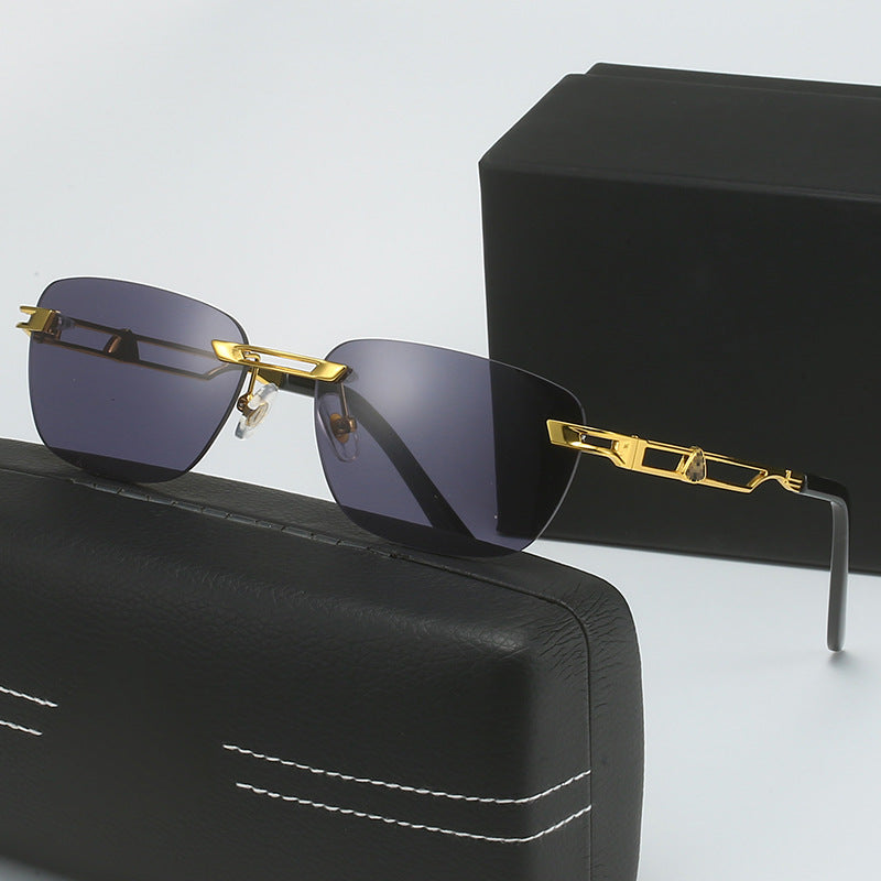 Dame Designer solbrille med elegant metallramme Skanto