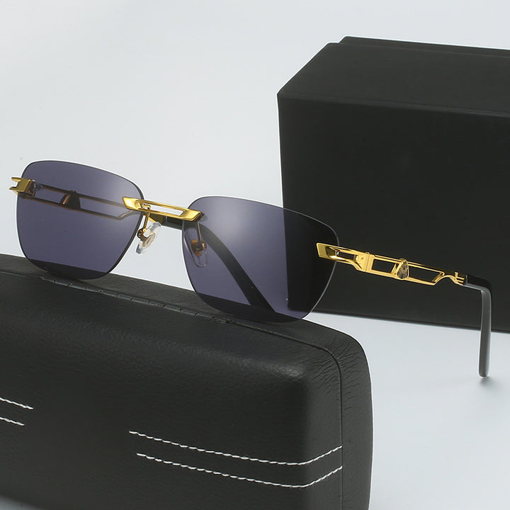 Dame Designer solbrille med elegant metallramme Skanto