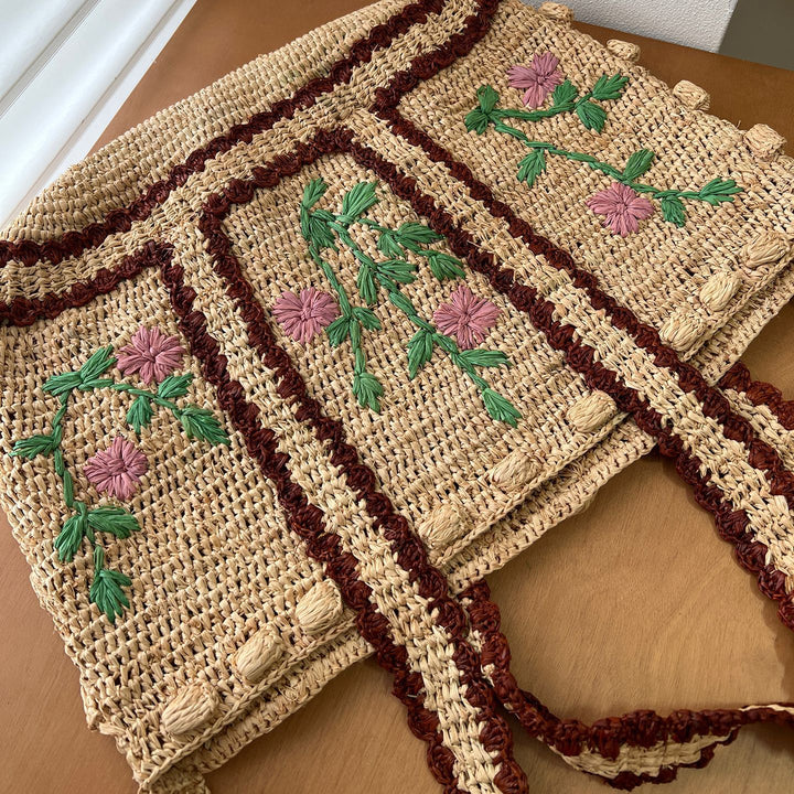 Flettet skulderveske med blomsterdesign Skanto