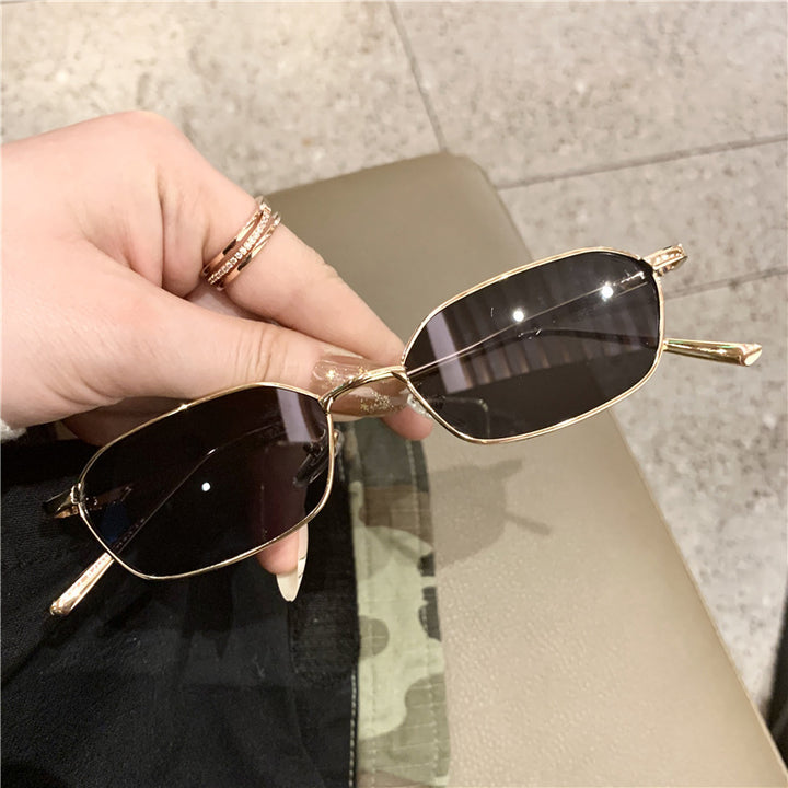 Women's geometric sunglasses in minimalist design Skanto