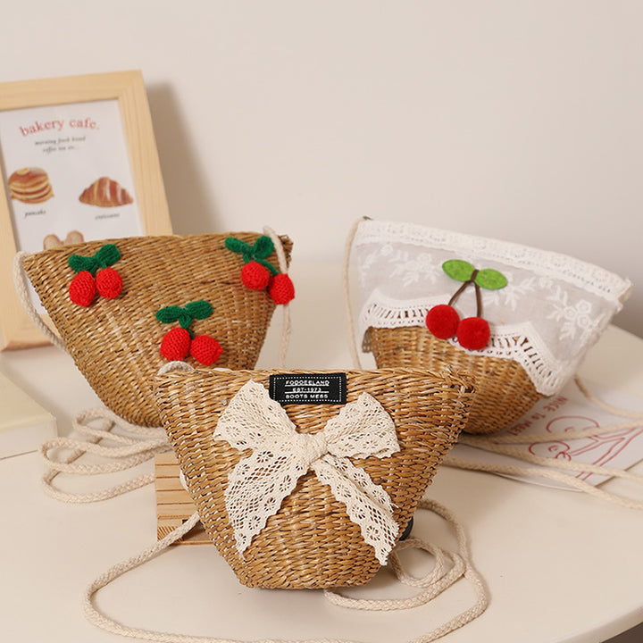 Playful straw shoulder bag with floral accents Skanto