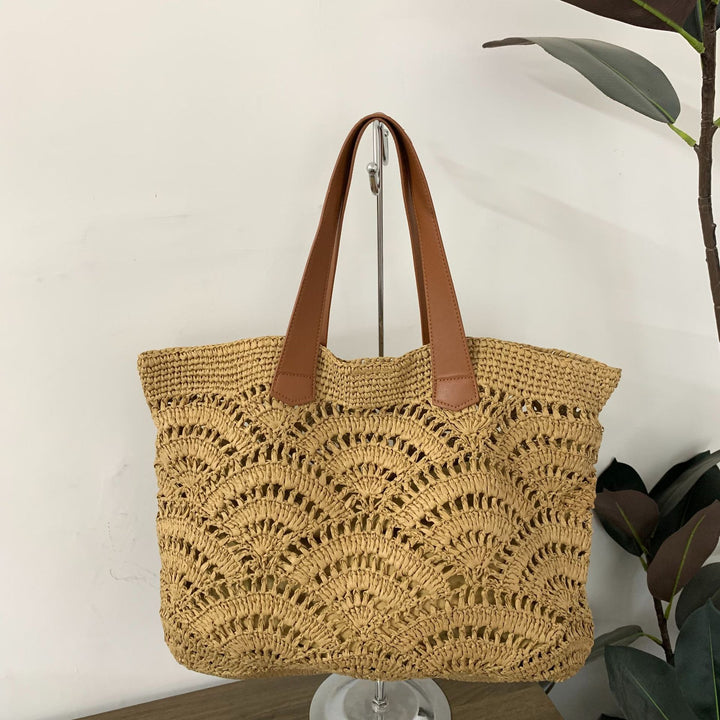 Håndveske av høykvalitets flettet naturmateriale med elegante lærhåndtak Skanto
