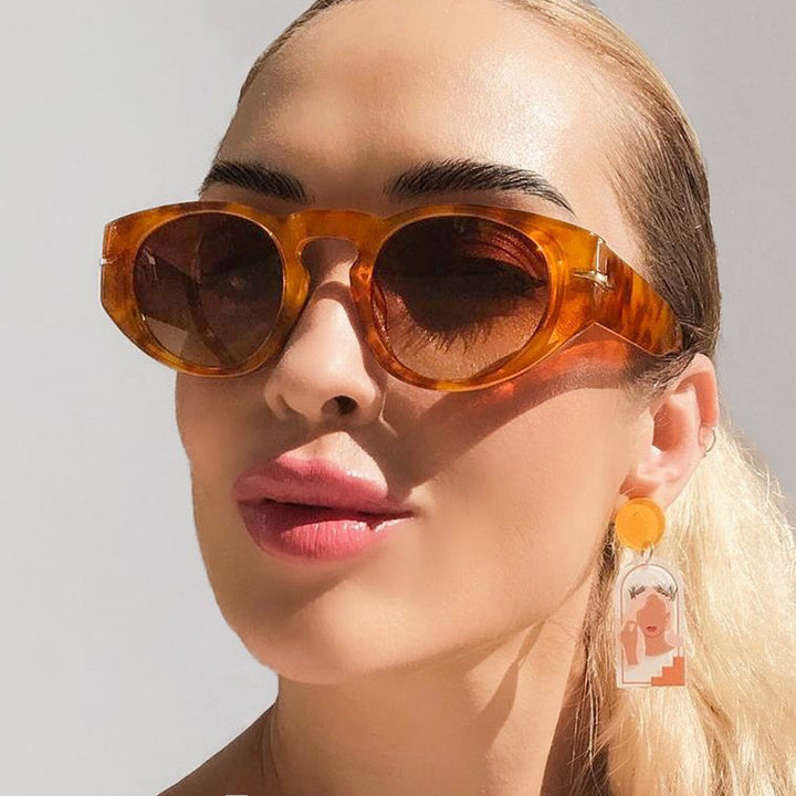 Women's fashionable sunglasses with unique design and polarized lenses Skanto