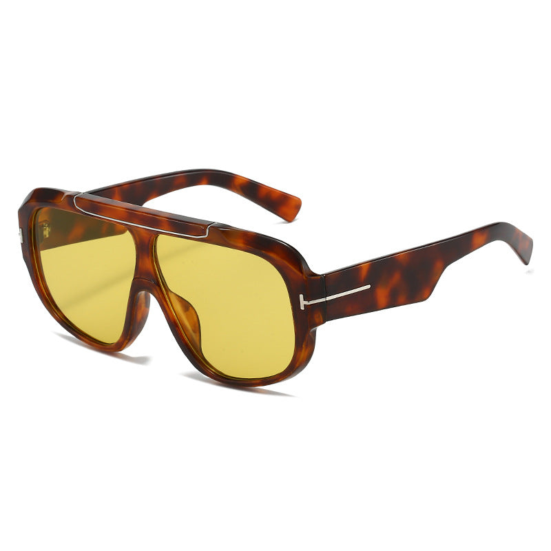 Dame sporty solbriller med stilfullt fullrammedesign Skanto