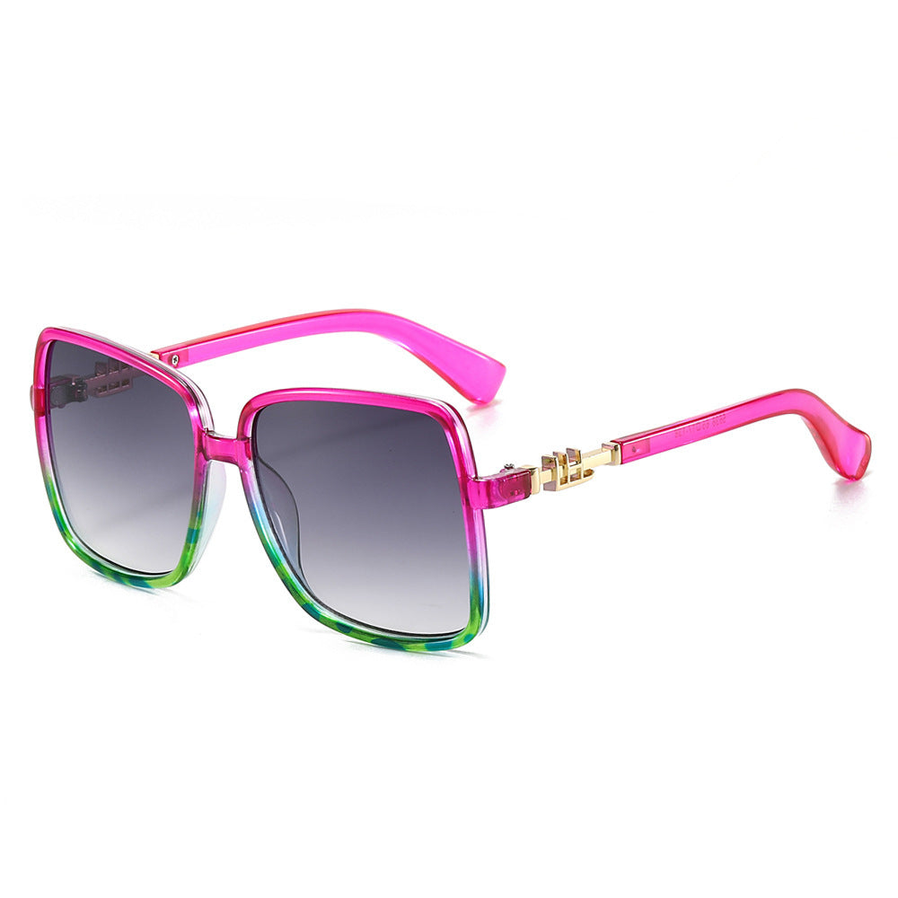 Dame solbrille med stor ramme og gradient Skanto