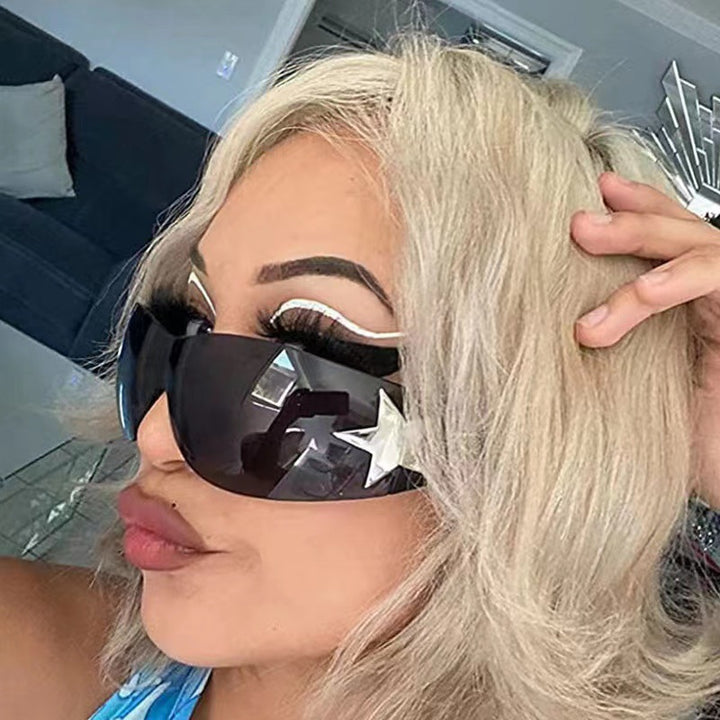 Dame moteriktig solbrille med kunstnerisk stjerneakcent Skanto