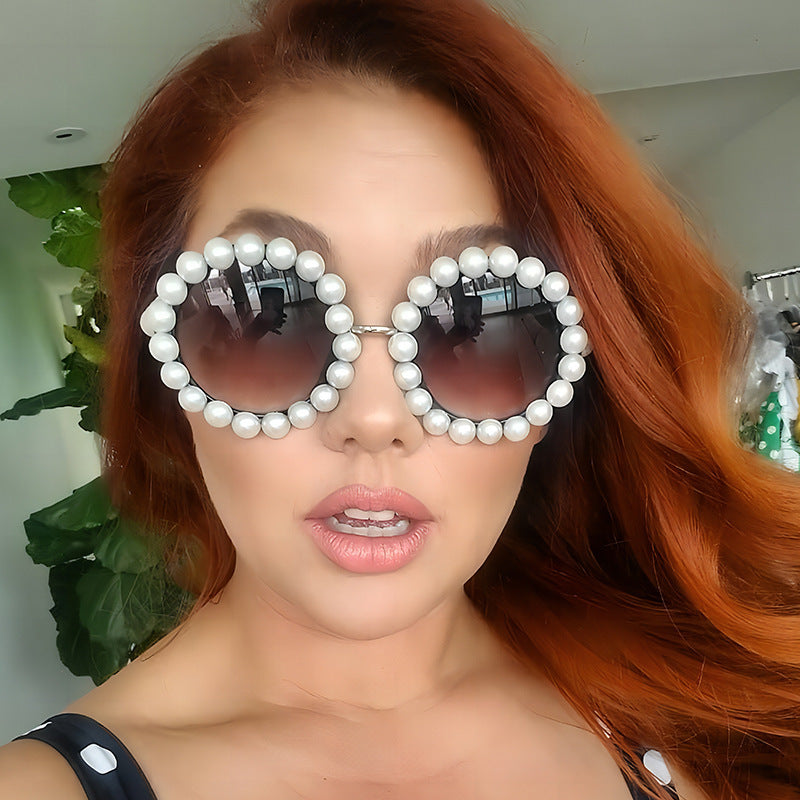 Dame designer-solbrille med perlebesatt ramme Skanto