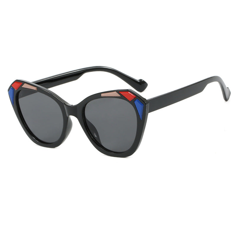 Women's cat-eye sunglasses with fashionable details Skanto