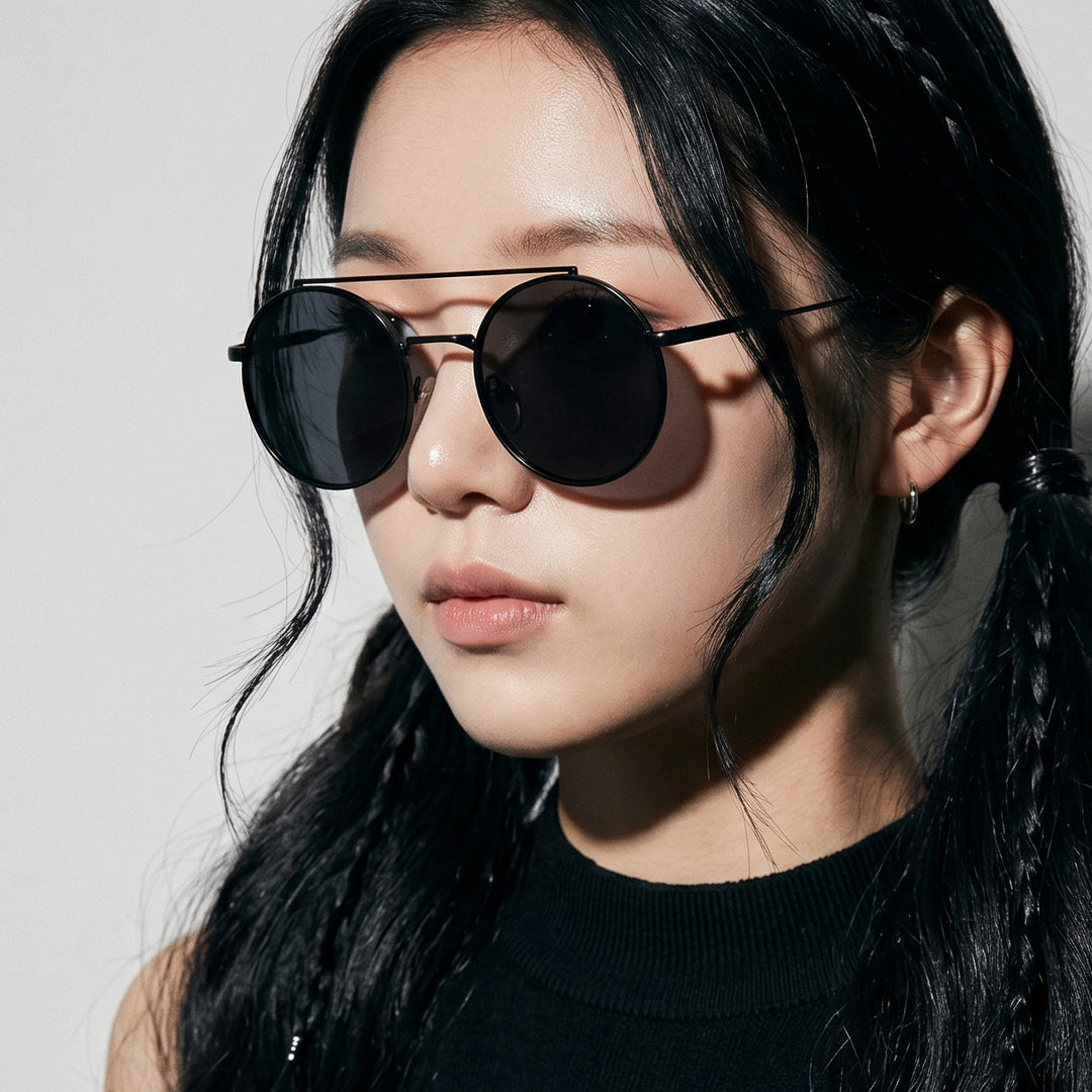 Dame rund solbrille med moteramme Skanto