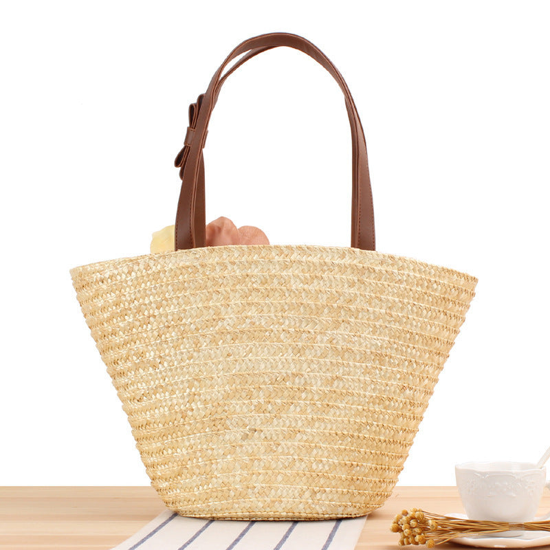 Elegant straw bag with floral motif Skanto