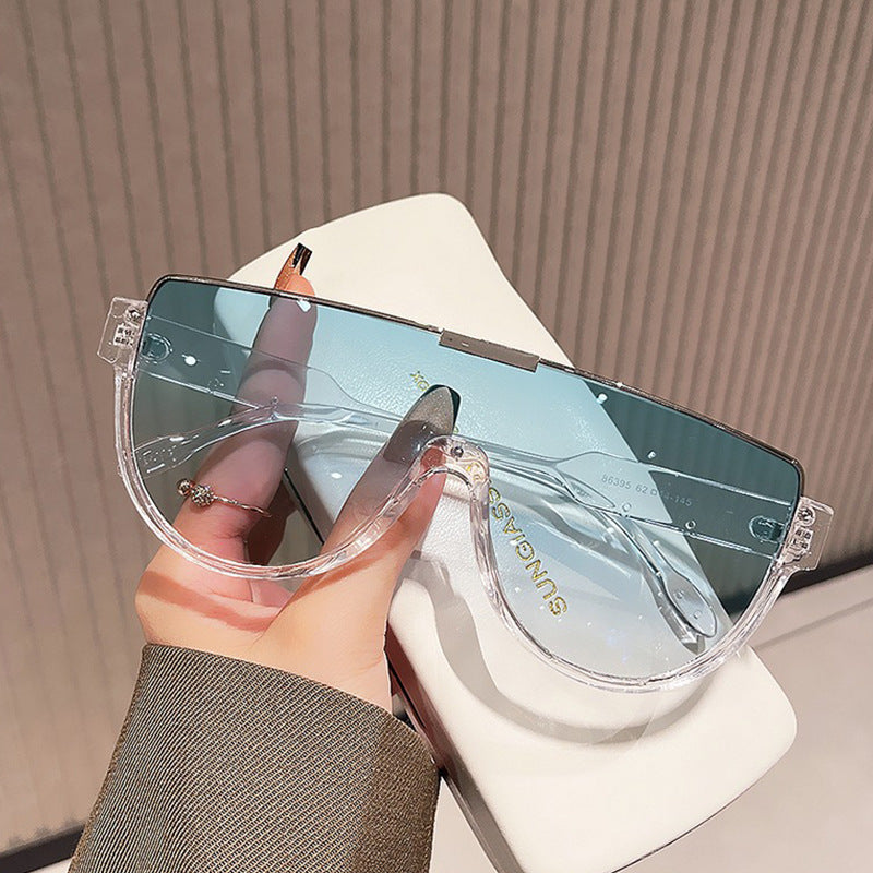 Women's futuristic sunglasses in sporty design Skanto
