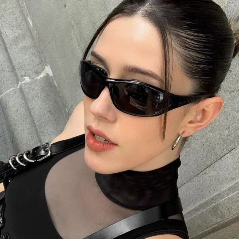 Women's sports sunglasses with polarized lenses and ergonomic design Skanto