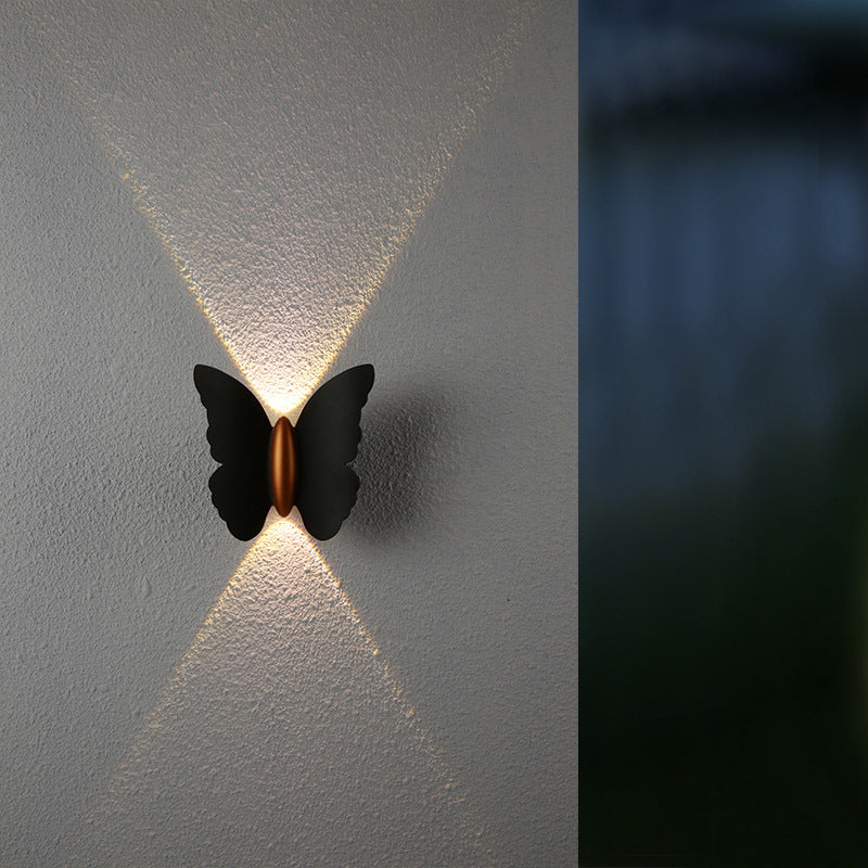 Kreativ sommerfuglformet LED-vegglampe for utendørs bruk