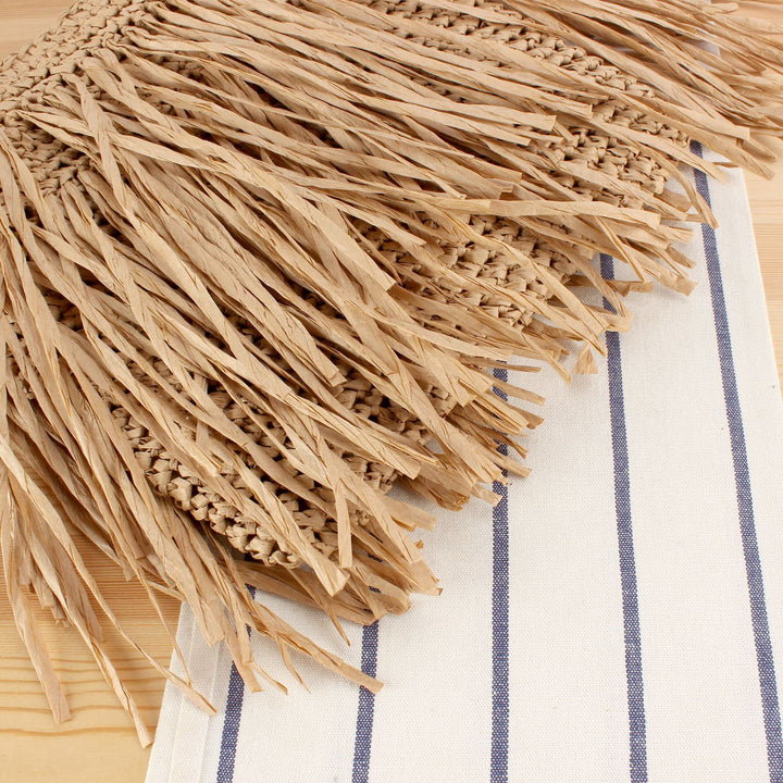 Trendy straw bag with fringed design Skanto