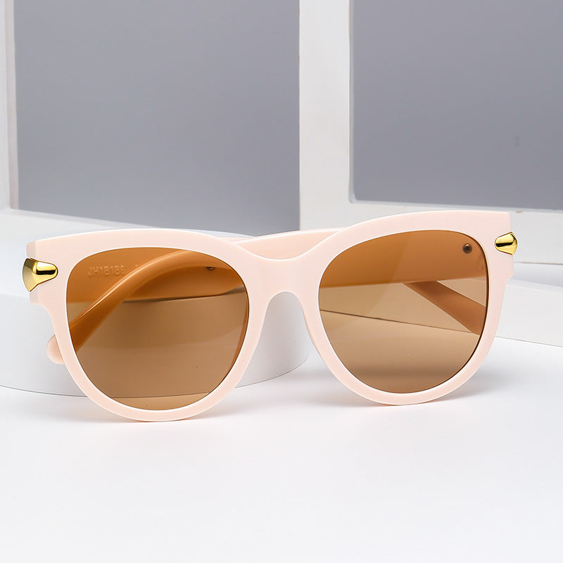Dame designer solbrille med innovativ, detaljert ramme Skanto