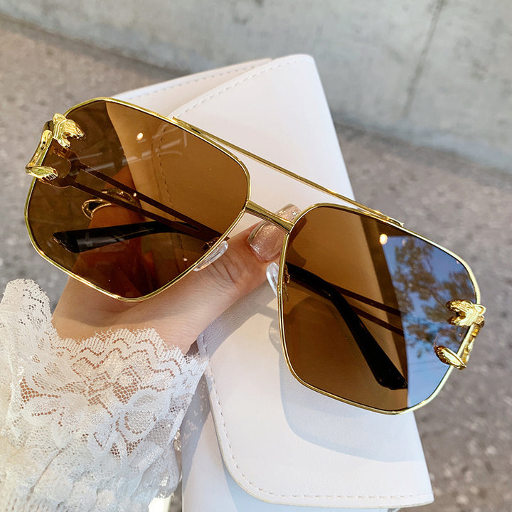 Dame kvadratisk solbrille med luksuriøs metallramme Skanto