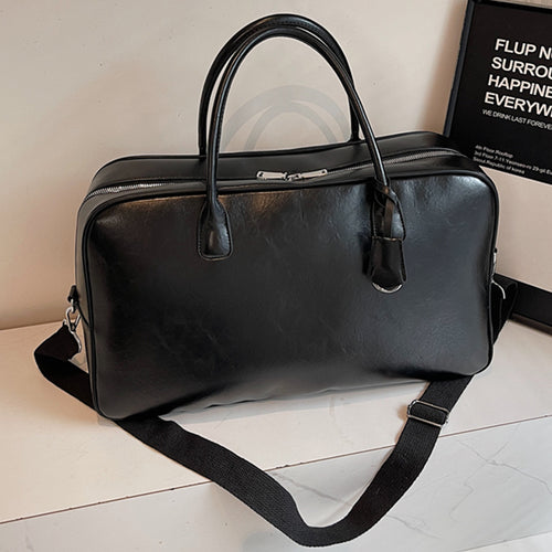Elegant og Romslig Reisetaske i Kunstlær Skanto