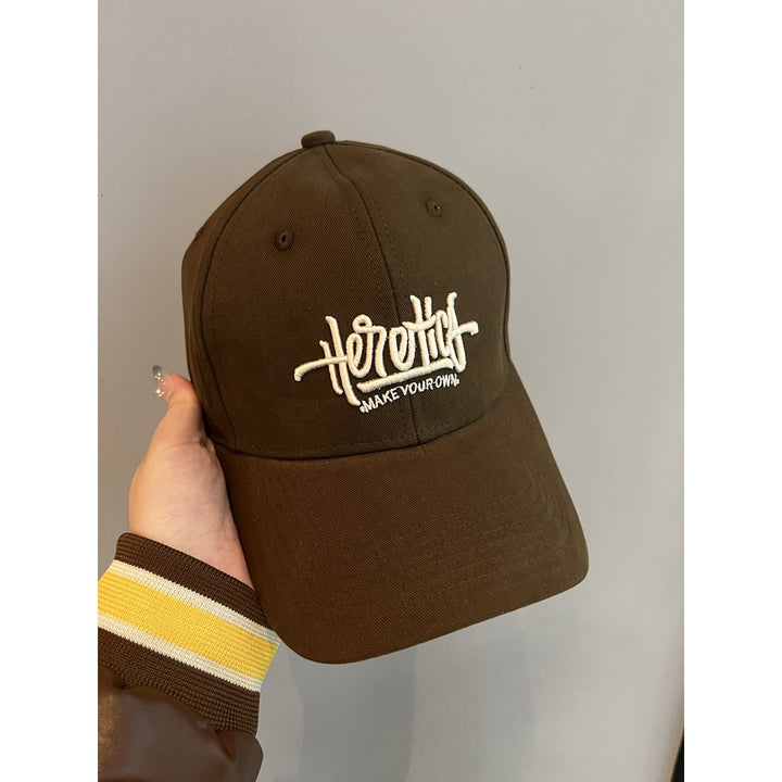 Herrejusterbar brodert caps Skanto