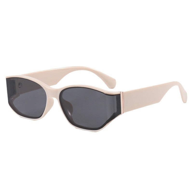 Dame moteriktig solbrille med iøynefallende design Skanto
