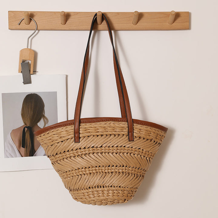 Braided basket bag with innovative leather handles Skanto
