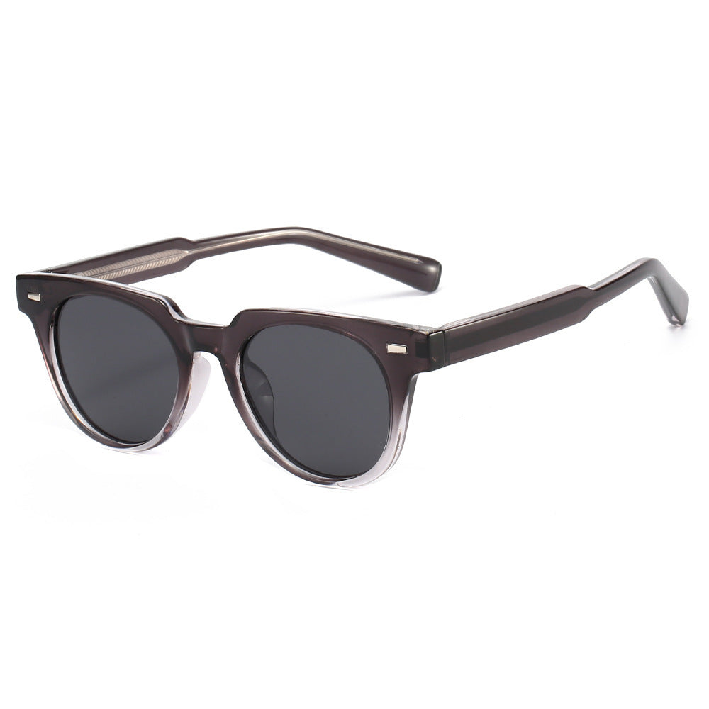 Dame moteriktig solbrille i elegant retro-design Skanto