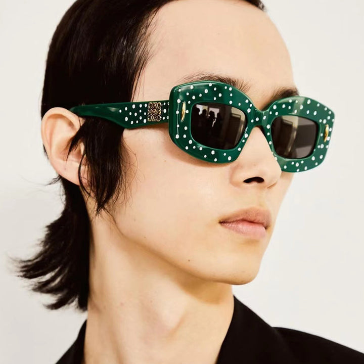 Women's Fashionable Sunglasses with Glamorous Rhinestone Decor Skanto