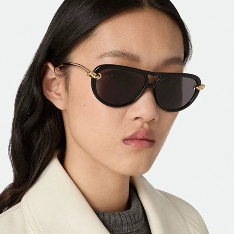 Women's Retro Sunglasses with Elegant Frame and Polarized Lenses Skanto