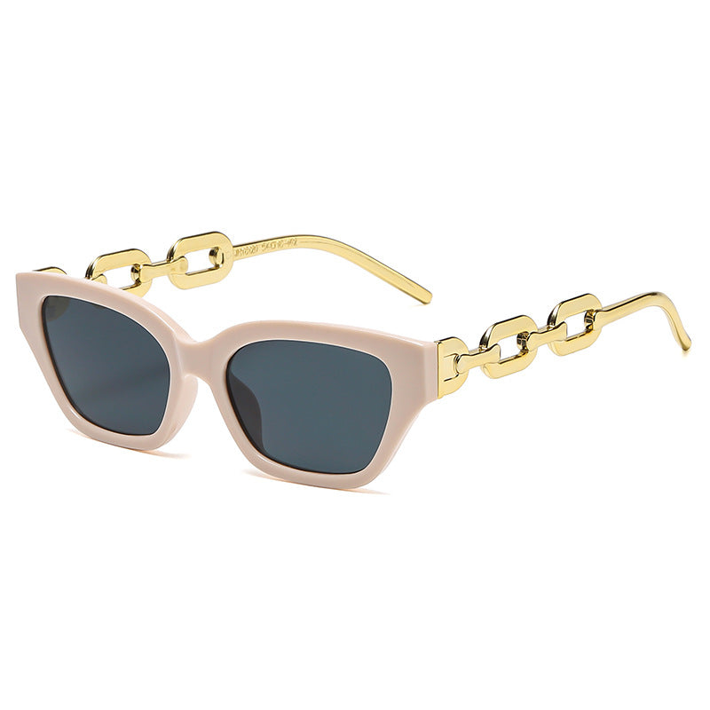 Dame Cat-Eye solbrille med dekorativ kjettingramme Skanto