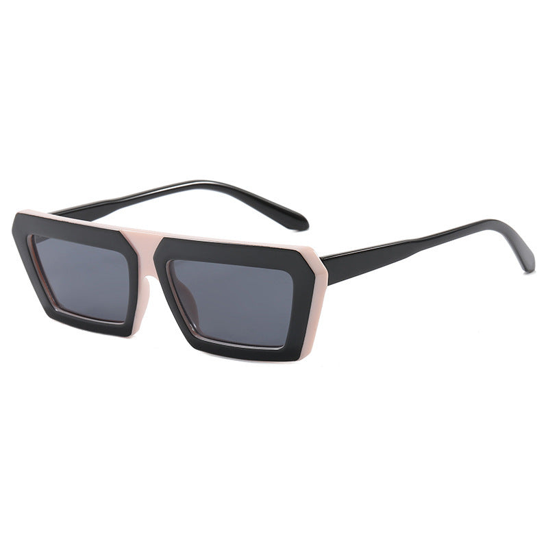 Dame fashion solbrille med markant firkantet ramme og polarisert glass Skanto