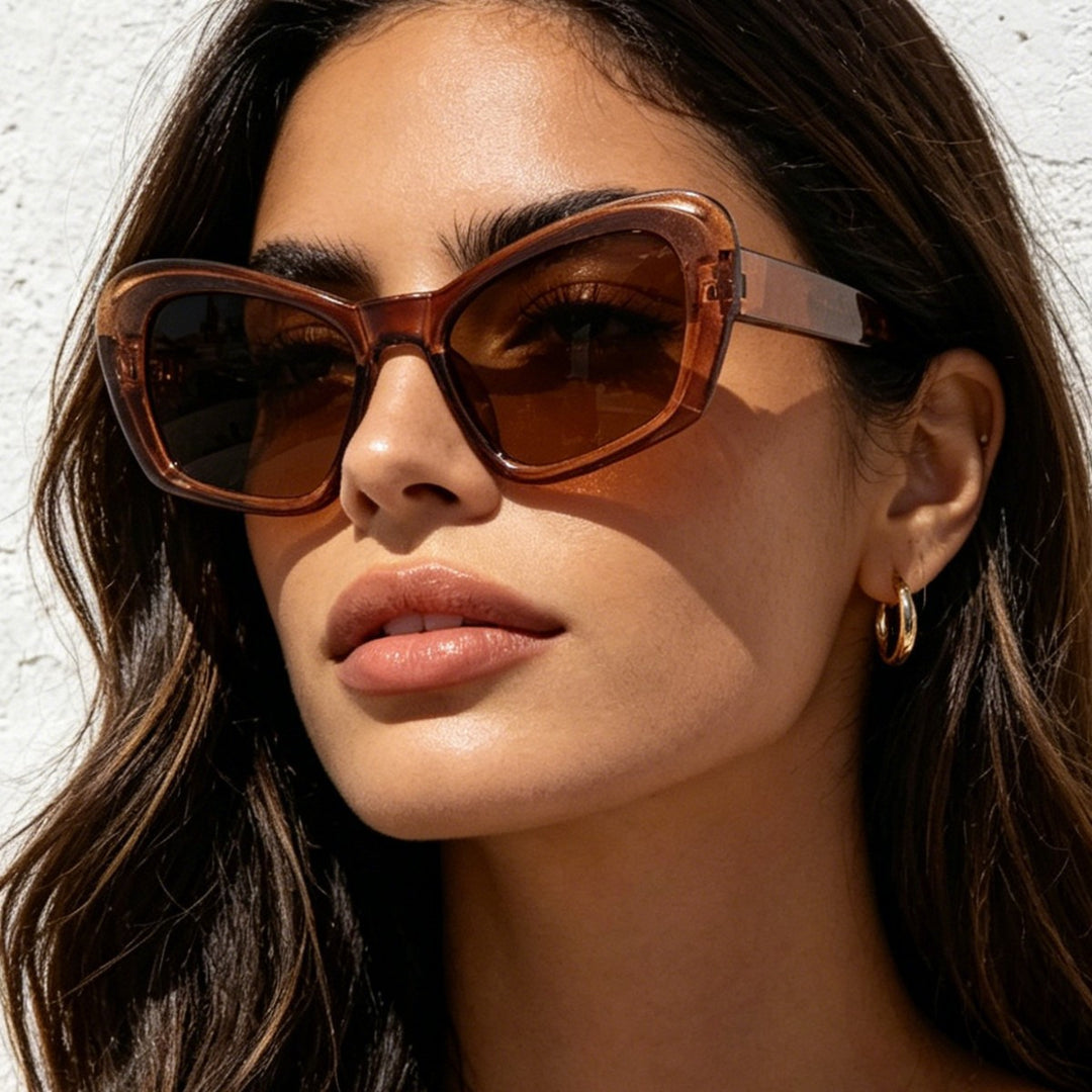 Dame designer solbrille i den gjenkjennelige retro-stilen Skanto