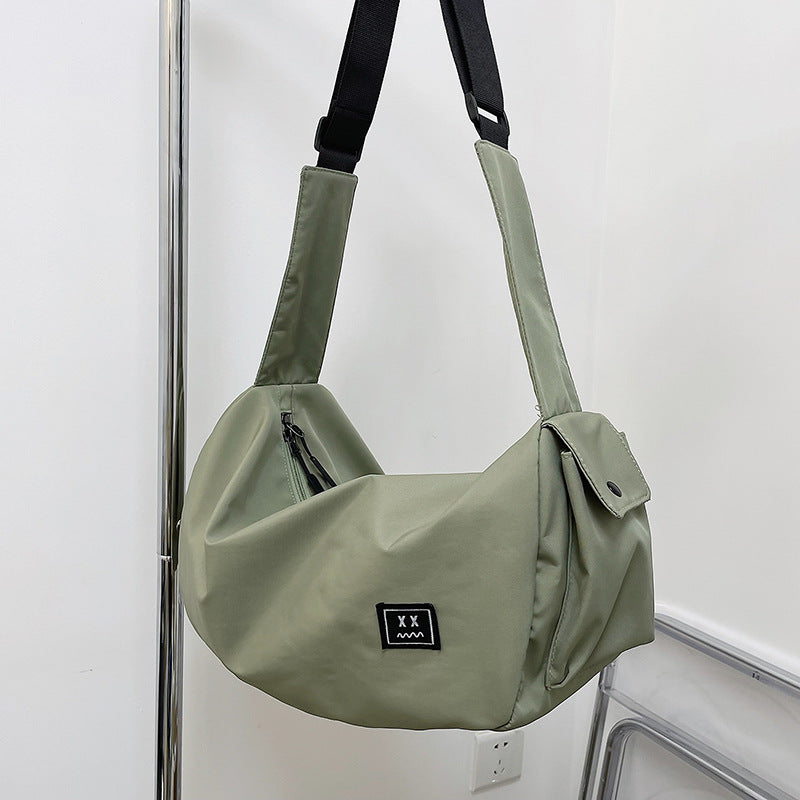 Sporty skulderveske med justerbar bærestropp Skanto