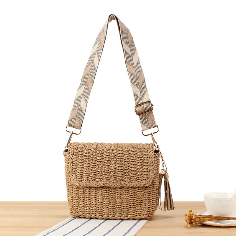 Shoulder bag made of hand-knotted natural material with decorative macrame Skanto