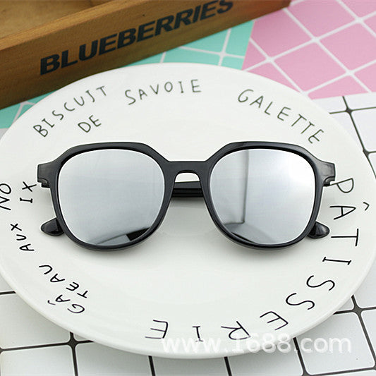Dame geometrisk solbrille med transparent rammestruktur Skanto