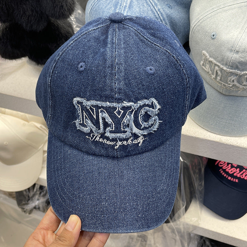 Unisex Slittet Denim Caps med NYC Broderi Skanto