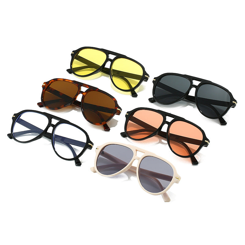 Dame moteriktig solbrille med stilig skilpadde-ramme Skanto