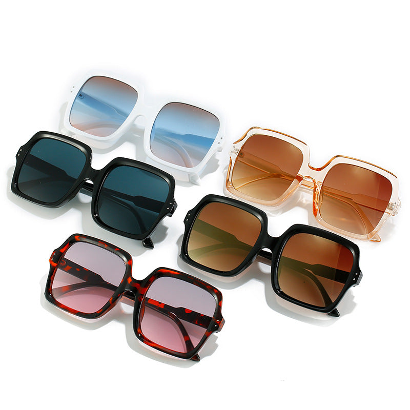 Dame kvadratisk moderne solbrille med polarisert glass Skanto
