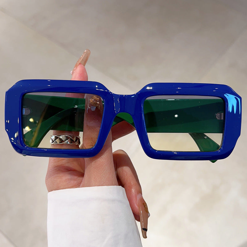 Dame oversized kvadratisk solbrille med moderne plastikkramme Skanto