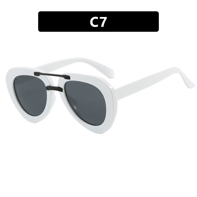 Women's extravagant sunglasses in modern heart design Skanto