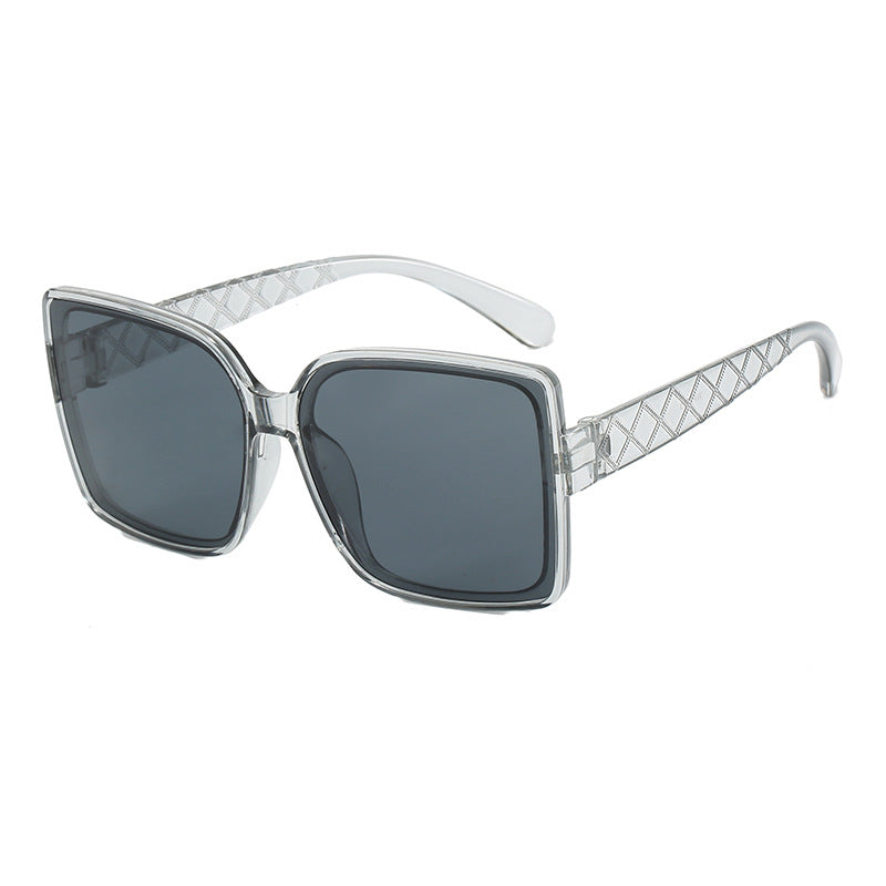 Dame moteriktig kvadratisk solbrille med elegant ramme Skanto