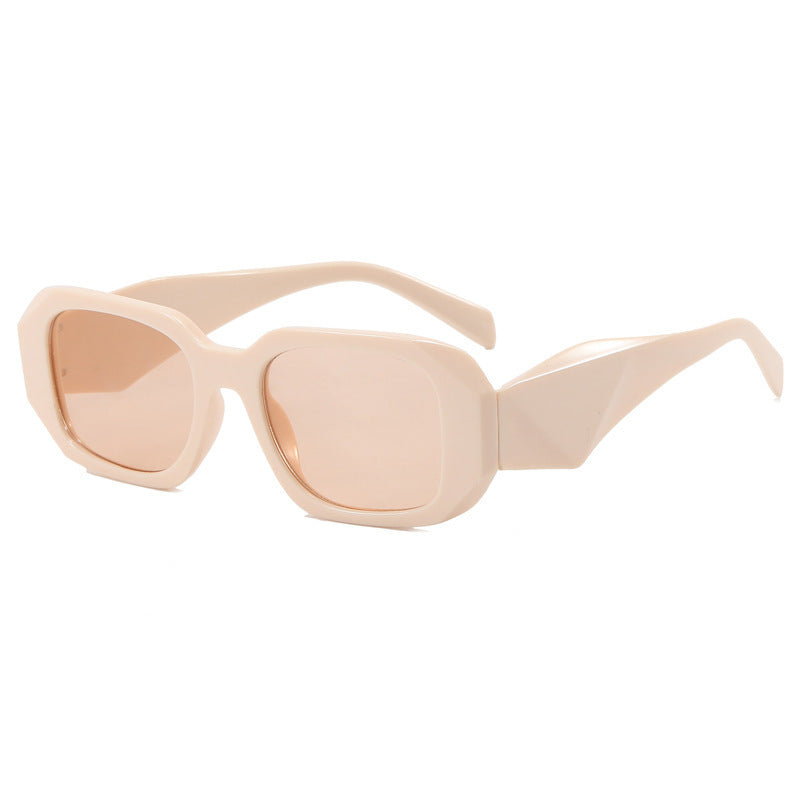 Dame Stilig solbrille med unik geometrisk ramme Skanto