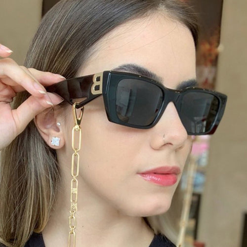 Dame moteriktig geometrisk solbrille med unike designelementer Skanto