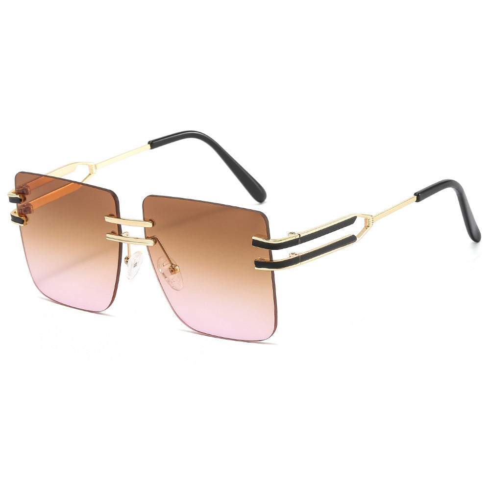 Dame mote solbrille med ekstravagant ramme og delikate detaljer Skanto