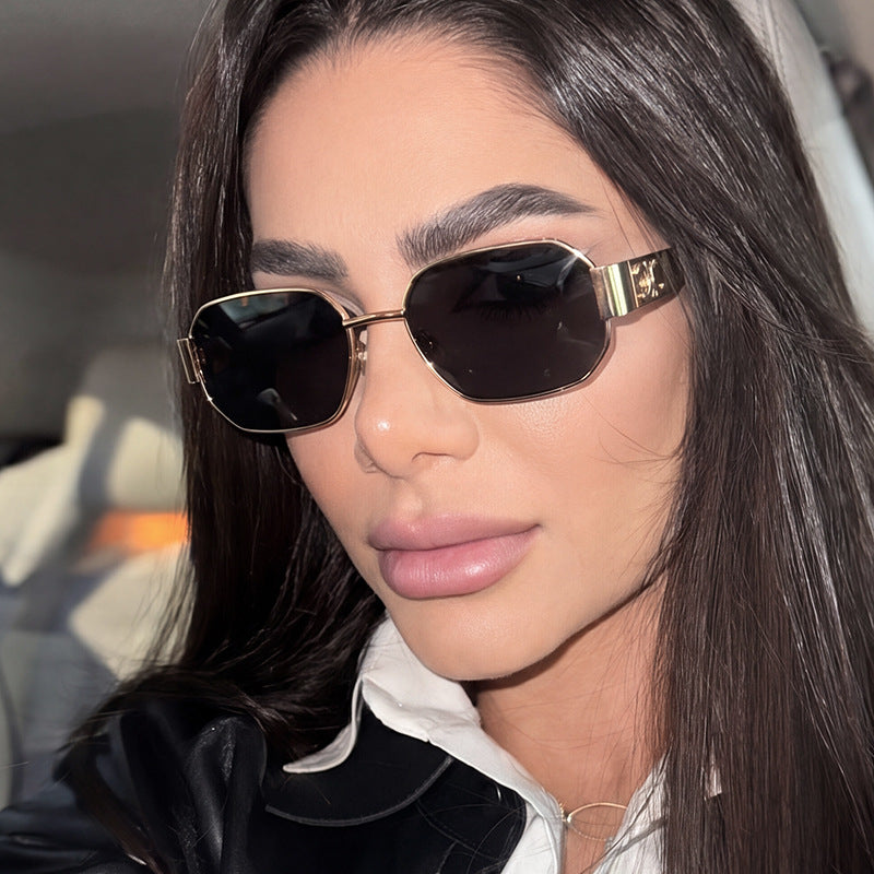 Women's geometric sunglasses in modern design with polarized lenses Skanto