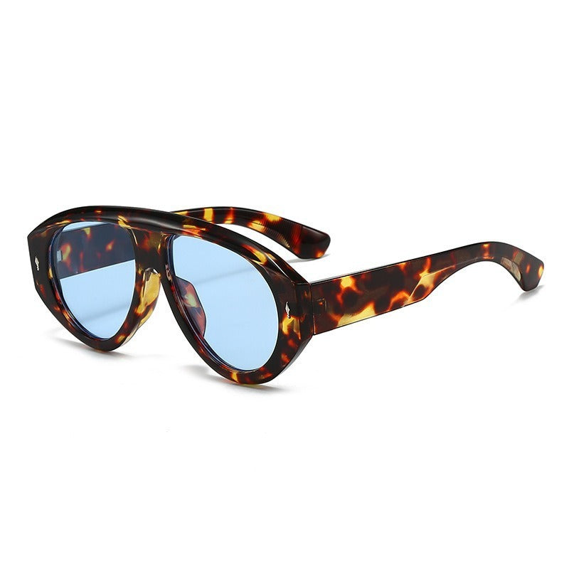 Women's modern fashion sunglasses in futuristic design Skanto