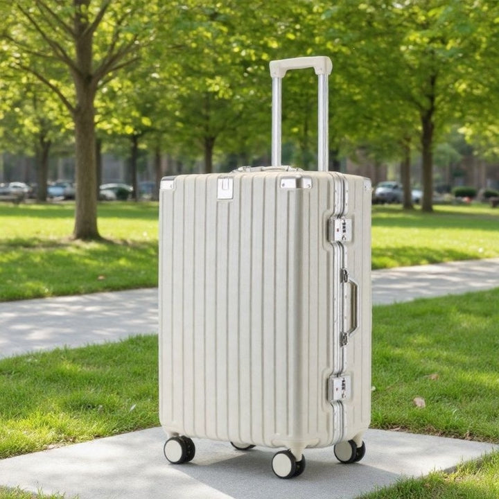 Hardplast Trolley Med Innovativ Lagrom og Vibrasjonsdempende Hjulsystem Skanto