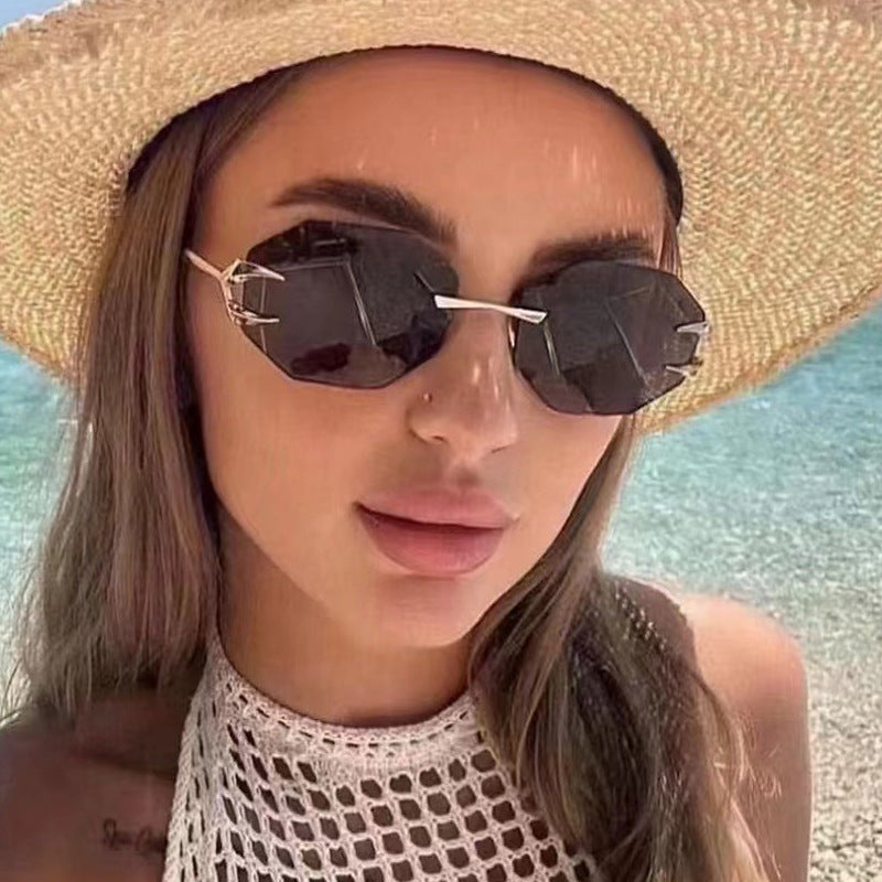 Women's geometric sunglasses with modern metal frame Skanto