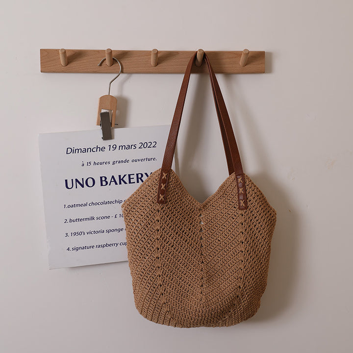 Handmade straw basket with sturdy leather handles Skanto