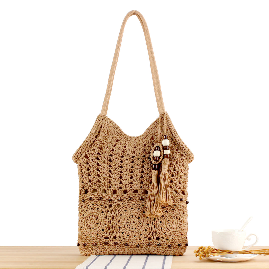 Hand-knotted macrame bag with playful pendant Skanto