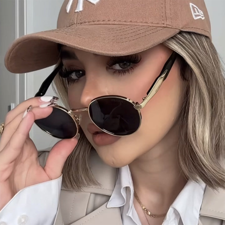 Women's round sunglasses with elegant, gold frame and UV protection Skanto